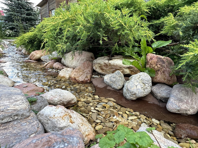 рукотворной ручей